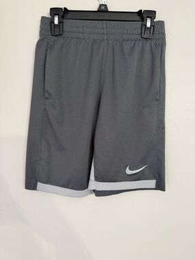 Nike Gray Dri Fit Athletic Shorts Boys Size medium